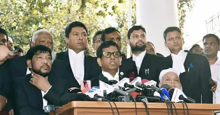 কথা বলছেন চিফ প্রসিকিউটর মো. তাজুল ইসলাম